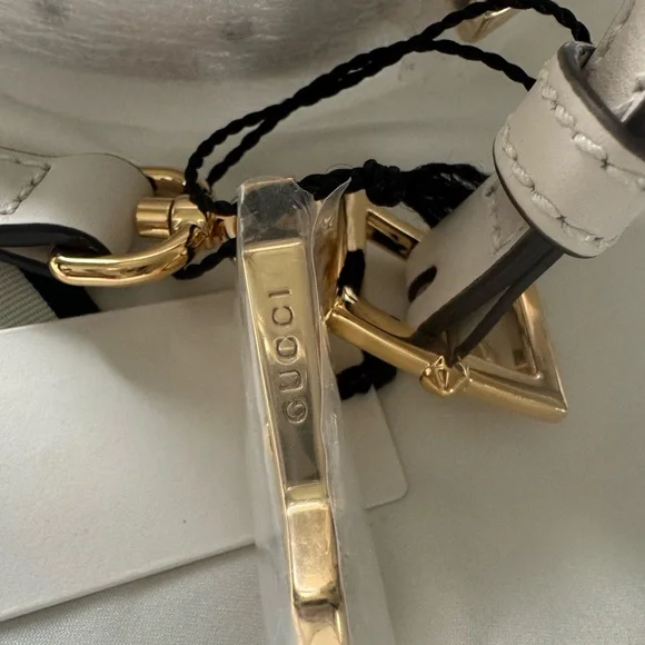 BNIB Gucci White Leather Strap with Gold Buckle - Crossbody - Picture 3 of 5